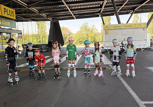 Mit Schwung und sicherem Gleichgewicht auf Inlineskates